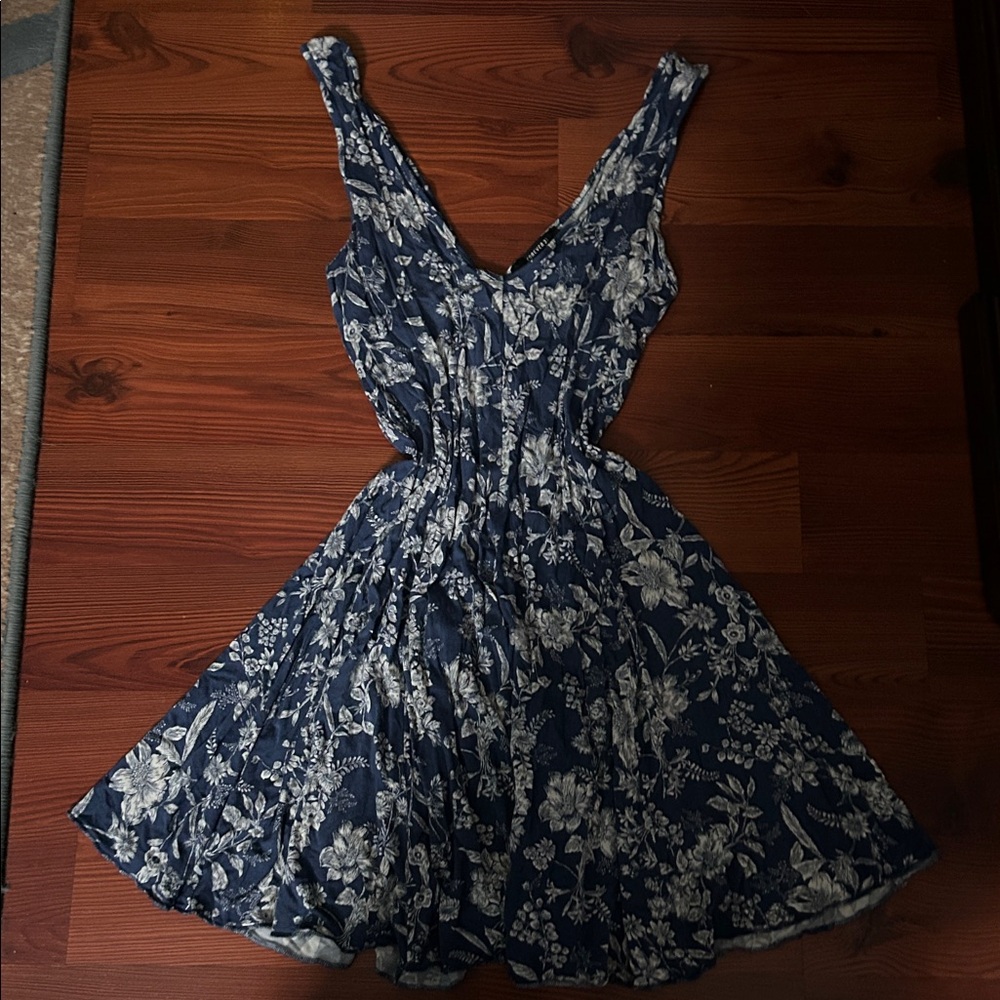 Forever 21 Navy and White Floral Dress